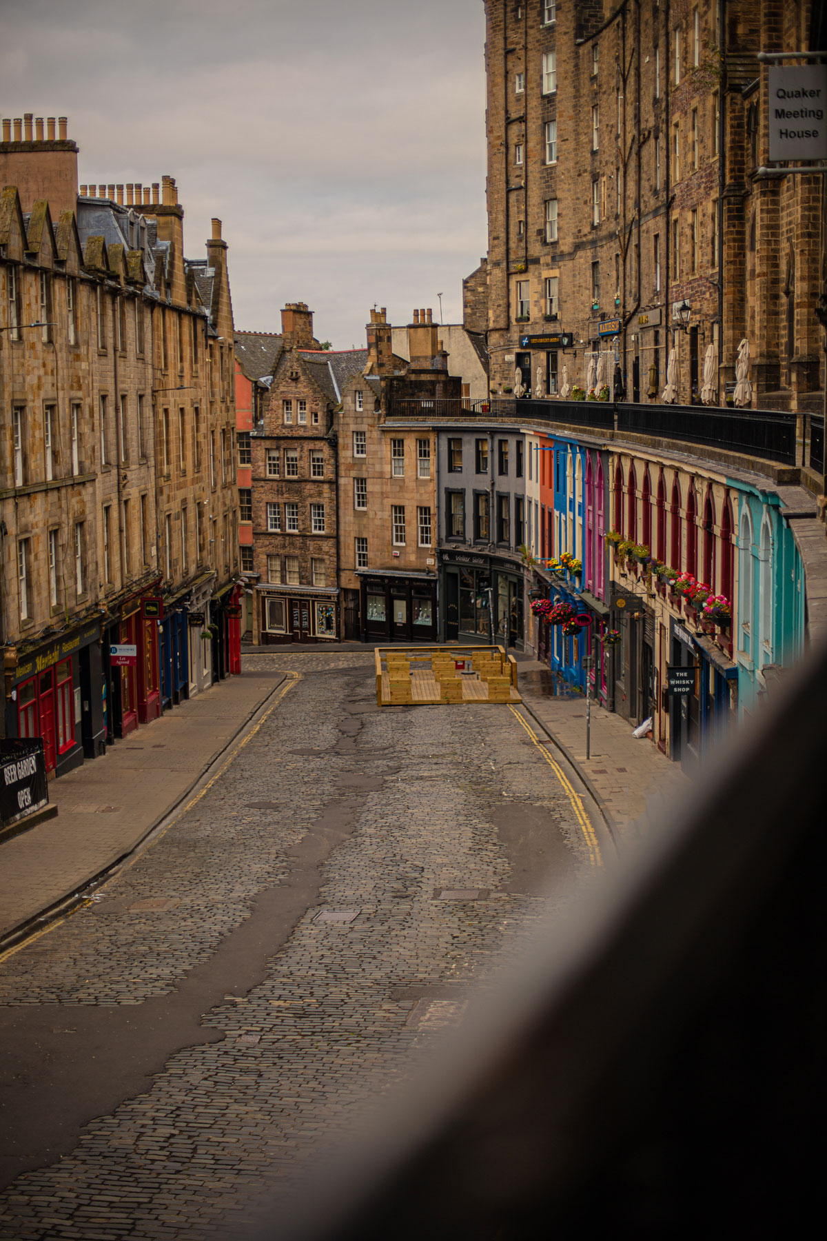 victoria-street-things-to-do-in-edinburgh-scotland-kelseyinlondon-kelsey-heinrichs-uk-travel-blogger