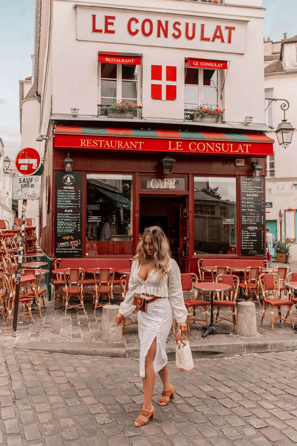20-Best-Paris-Photography-Locations-Instagram-Spots-Pink-Mamma-@kelseyinlondon-Kelsey-Heinrichs--Le-Consulat-Restaurant