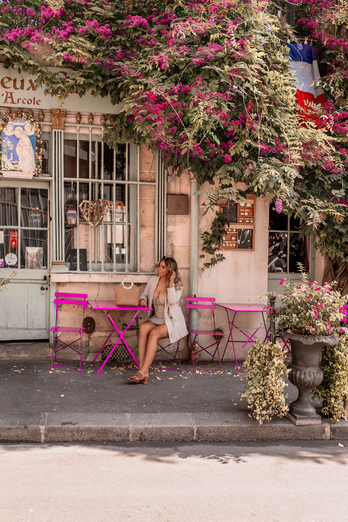 20 Best Paris Photography Locations Instagram Spots Pink Mamma @kelseyinlondon Kelsey Heinrichs