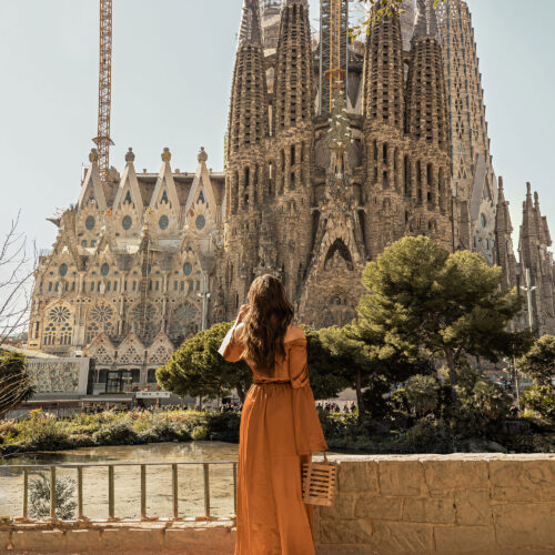 Top-things-to-do-in-Barcelona-Bucket-list-Instagram-Story-Template-kelseyinlondon-Kelsey-Heinrichs-What-to-do-in-Barcelona-Where-to-go-in-Barcelona-top-places-in-Barcelona-la-sagrada-familia