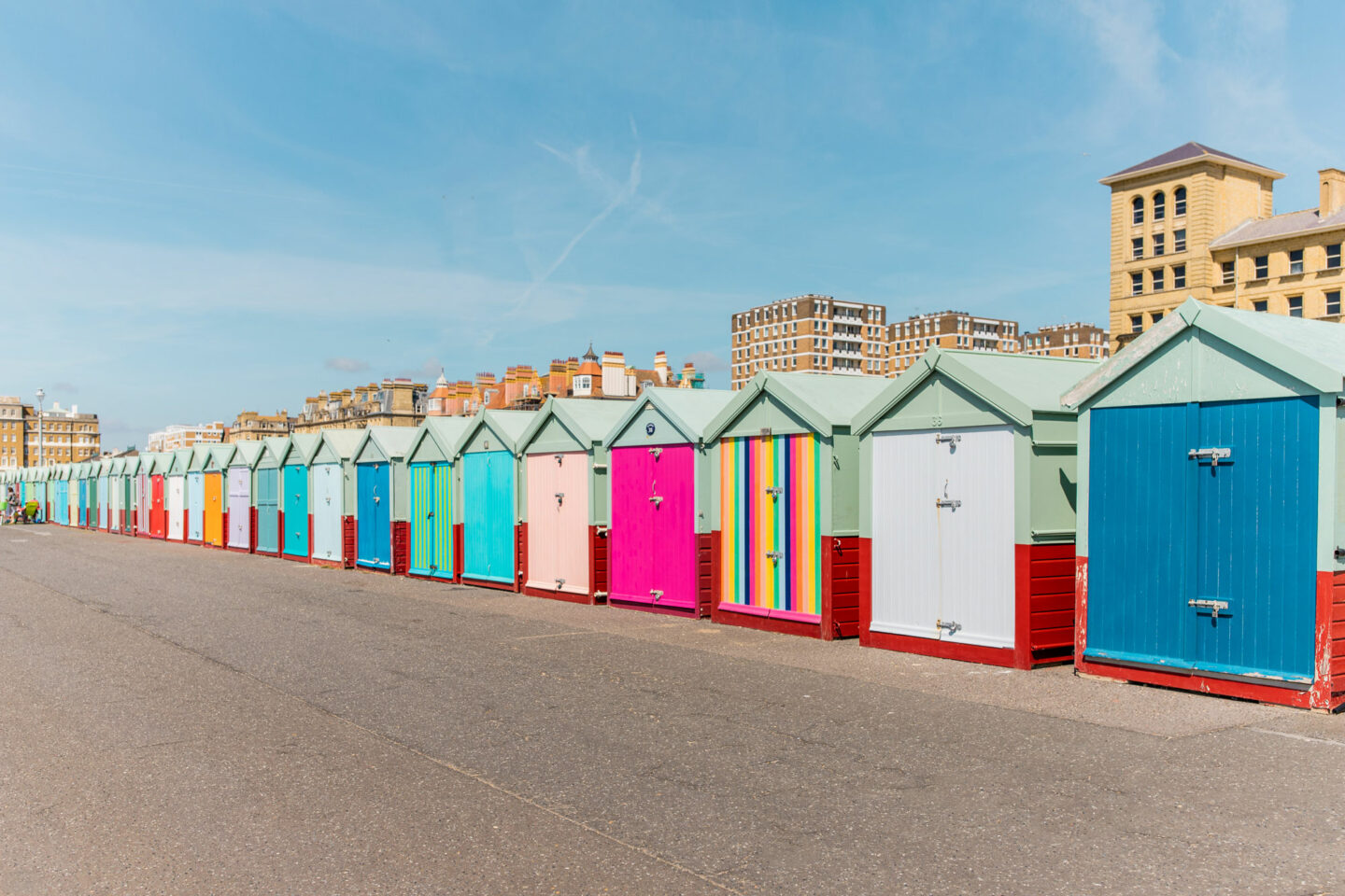 things-to-do-in-brighton-Bucket-list--Instagram-Story-Template--kelseyinlondon-Kelsey-Heinrichs-the-brighton-beach-huts.jpg