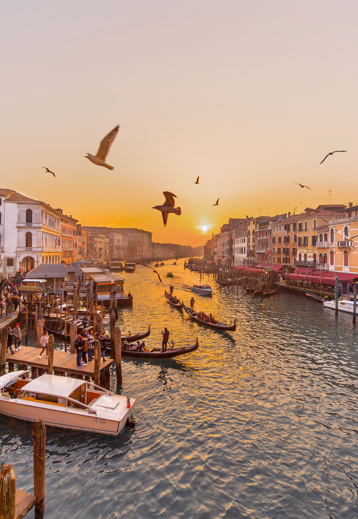 top things to do in Venice - Venice Instagram spots – Venice bucket list - kelseyinlondon - kelsey heinrichs - venice gondola ride - venice grand canal - venice instagram spots