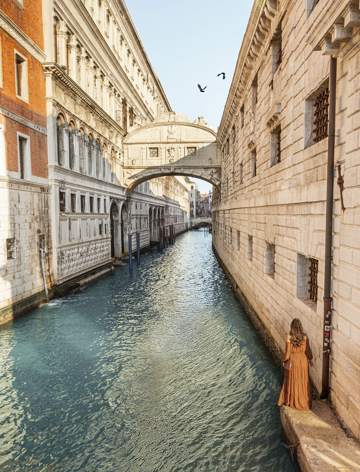 25-top-things-to-do-in-Venice---Venice-Instagram-spots-–-Venice-bucket-list---kelseyinlondon---kelsey-heinrichs---venice-gondola-ride---venice-grand-canal
