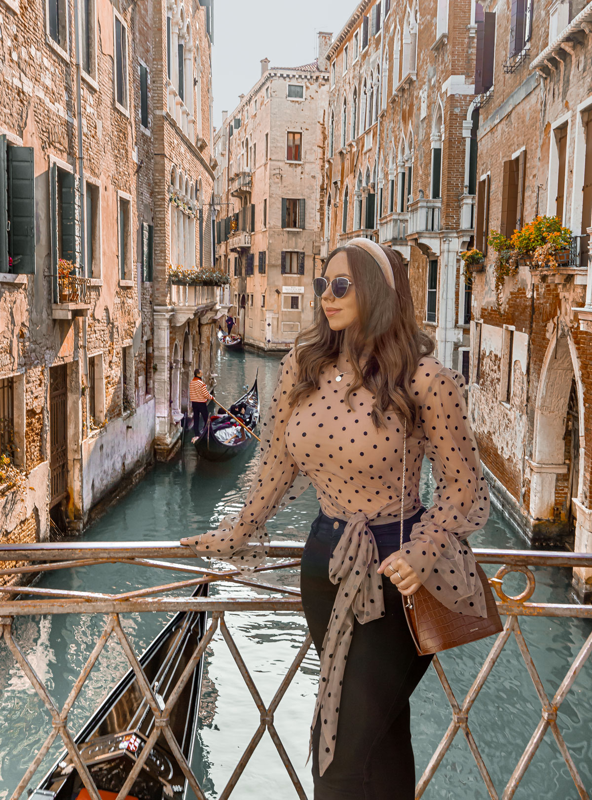 28-top-things-to-do-in-Venice---Venice-Instagram-spots-–-Venice-bucket-list---kelseyinlondon---kelsey-heinrichs---venice-gondola-ride---venice-grand-canal