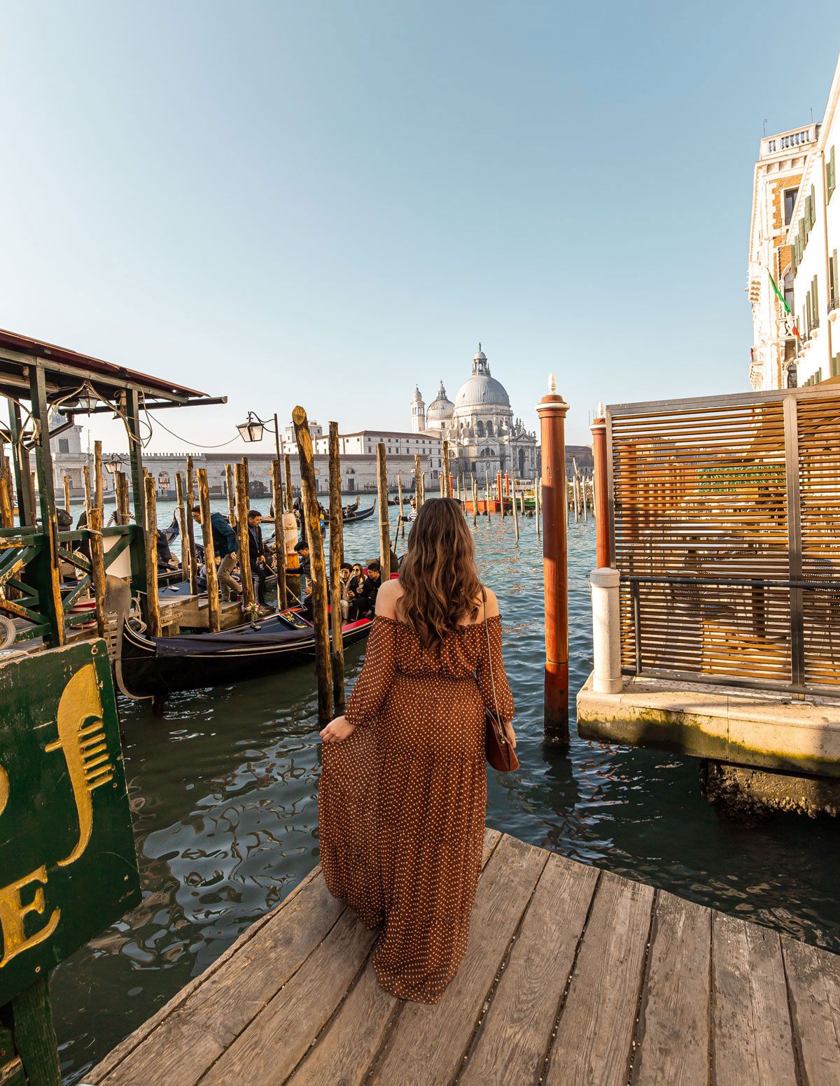 30-top-things-to-do-in-Venice---Venice-Instagram-spots-–-Venice-bucket-list---kelseyinlondon---kelsey-heinrichs---venice-gondola-ride---venice-grand-canal