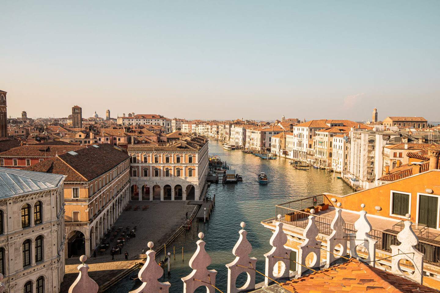 top things to do in Venice - Venice Instagram spots – Venice bucket list - kelseyinlondon - kelsey heinrichs - venice gondola ride - venice grand canal