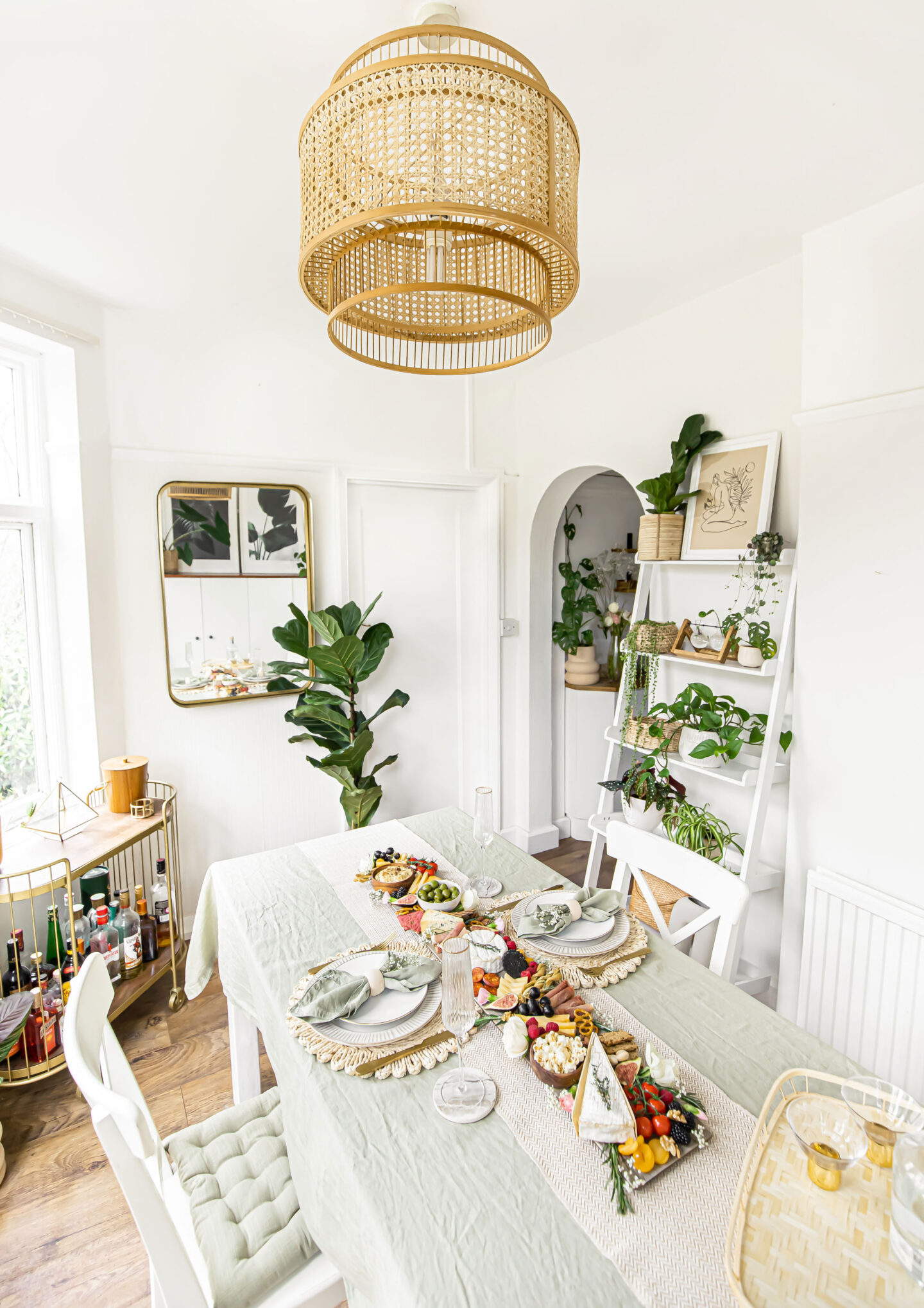 https://kelseyinlondon.com/wp-content/uploads/2021/05/5-table-decorating-ideas-table-styling-homewithkelsey-kelseyinlondon-kelsey-heinrichs-dining-1440x2036.jpg