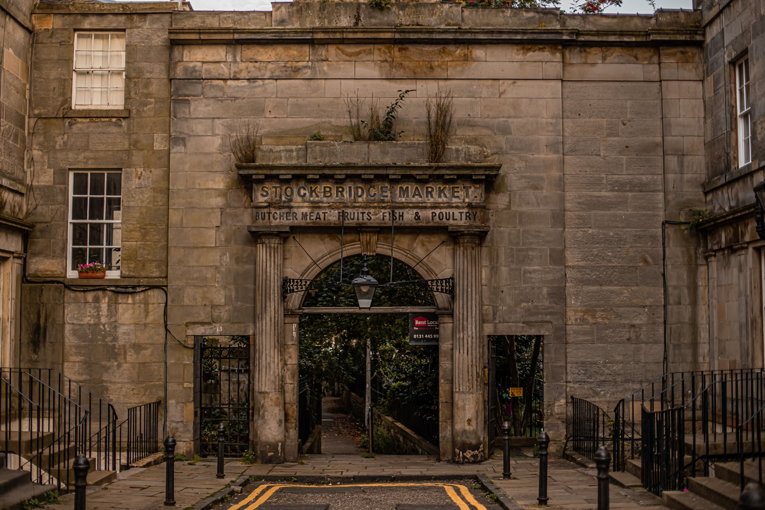 stockbridge-market-things-to-do-in-edinburgh-scotland-kelseyinlondon-kelsey-heinrichs-uk-travel-blogger