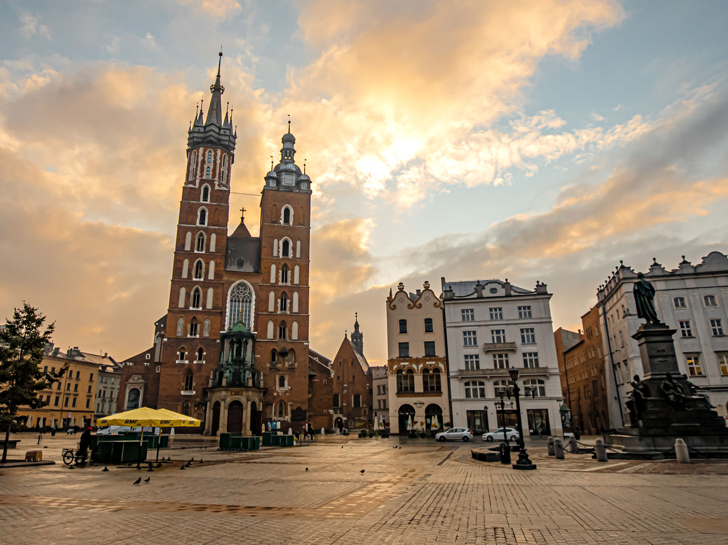 Rynek Główny things-to-do-in-krakow-poland-kelseyinlondon-kelsey-heinrichs-uk-travel-blogger-Kraków-travel-guide