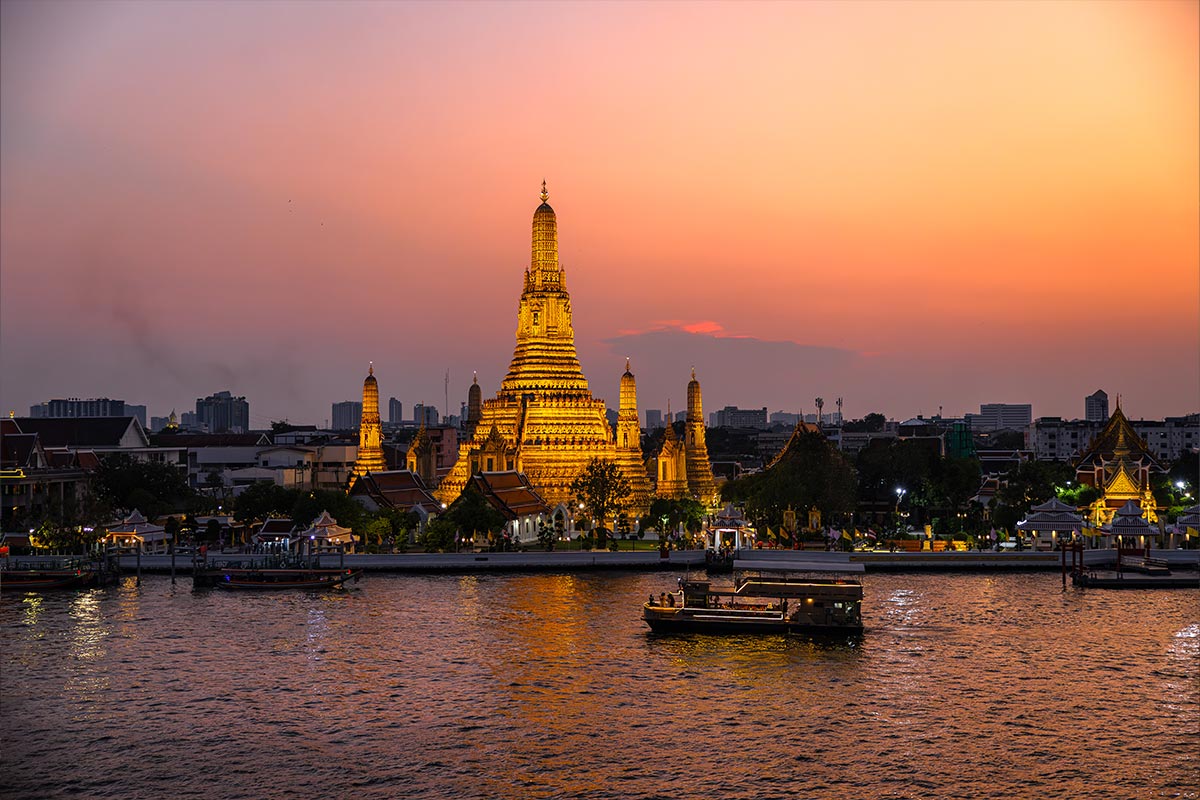 This image showcases the iconic Wat Arun temple in Bangkok, Thailand, illuminated against a stunning sunset backdrop. The Chao Phraya River reflects the golden lights of the temple, with boats cruising in the foreground, adding to the tranquil and picturesque scene. Let me know if you'd like this description optimized with specific keywords!






